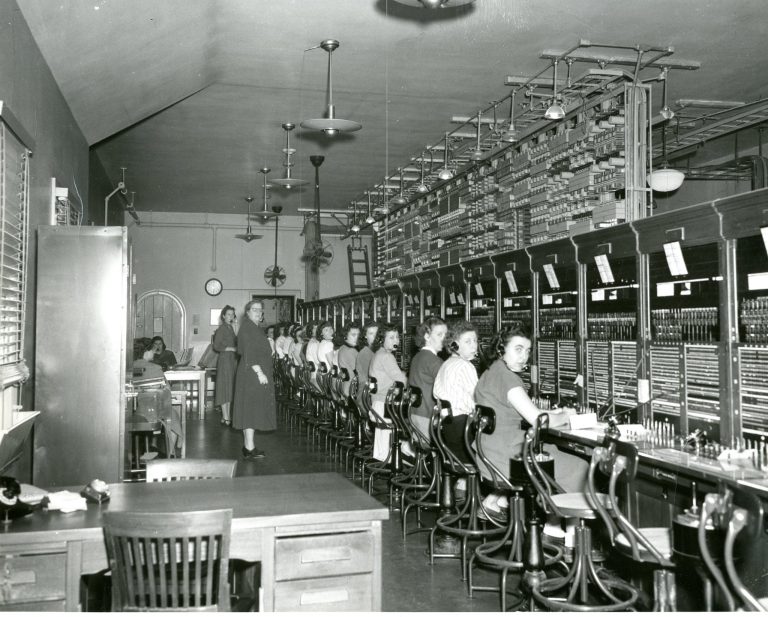 Telephone Operators Were Essential Workers in 1918 - Mike's History Blog